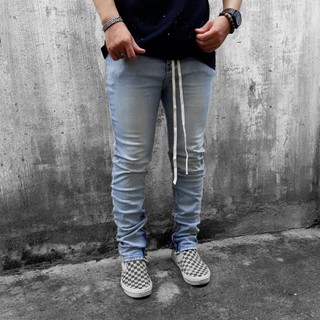 Quần Skinny Jean trơn khóa Zipper Blue Light chất Denim từ 98% từ Cotton 2% Spandex co giãn thoải mái hoạt động