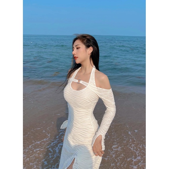 Đầm maxi trễ vai cổ yếm bèo lai