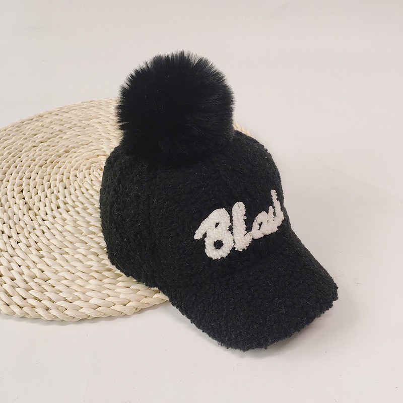 Mũ lưỡi trai vải nhung kiểu thêu phối quả bóng lông thoáng mát đáng yêu dành cho bé