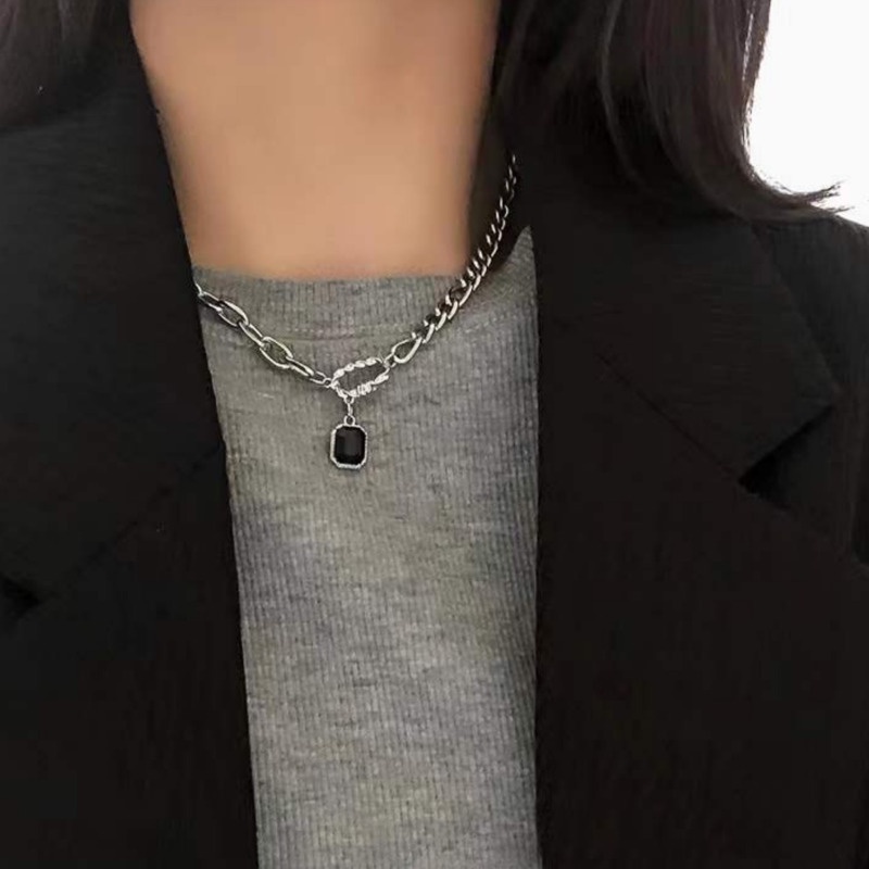 Black diamond necklace accessories Korean vintage ins titanium steel chain design collarbone chain