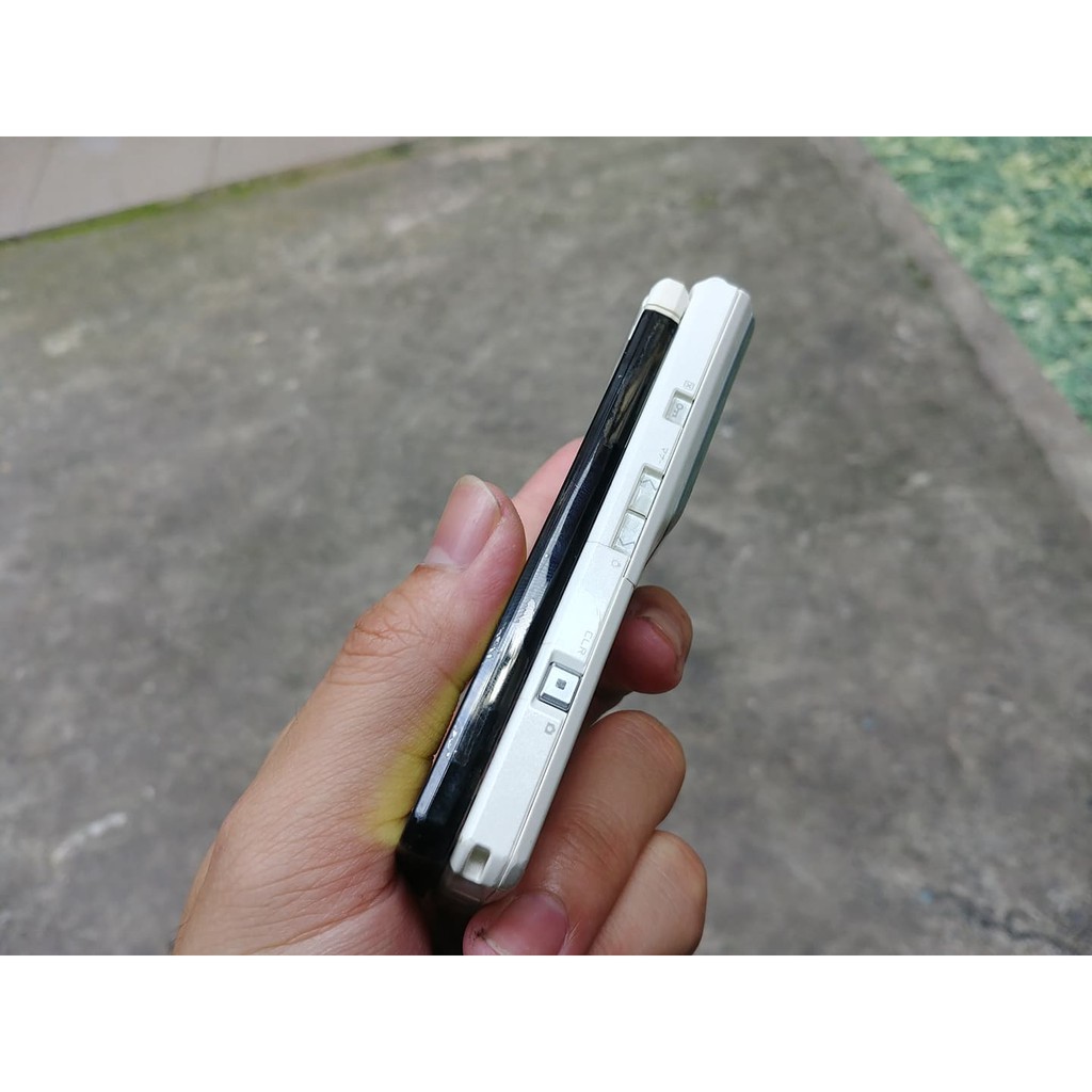Điện thoại NEC N-02B màu trắng