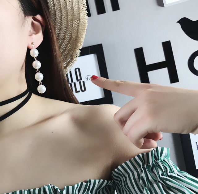 Khuyên tai hạt giả ngọc nối nhau cho cô nàng đi tiệc