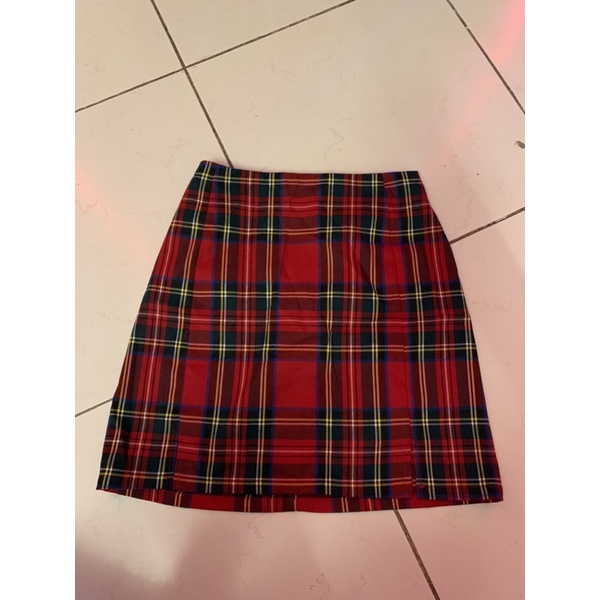 Pass chân váy của local brand, tingoan, H&M, NakedbyV....