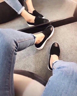 Giày lười thể thao màu đen