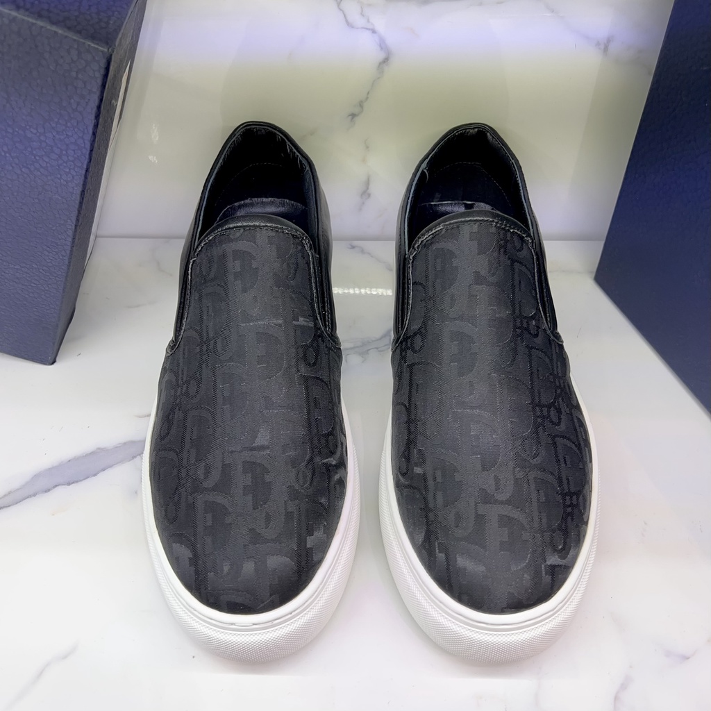 Giày Slipon Dior da bò thêu họa tiết ong