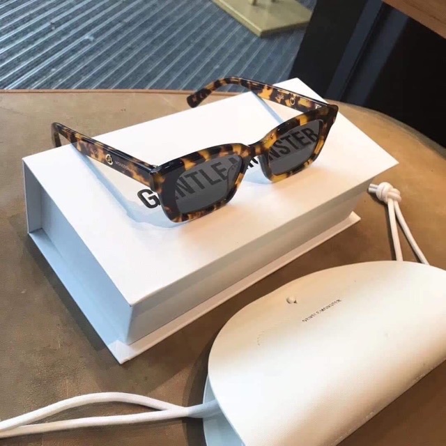 [Mã FAGOGO giảm 12% đơn 99K] Kính Mát Nữ Mắt Mèo Jennie Phong Cách Thời Trang Hot Hit 2020 | BigBuy360 - bigbuy360.vn