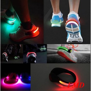 [FREESHIP] Đèn led gắn giày 2 chế độ ánh sáng phát quang cực đẹp, độc lạ, thú vị