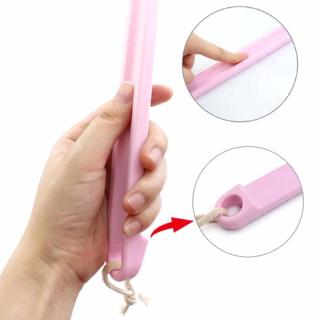 1 Bàn Chải Chà Lưng Cán Gỗ Dài