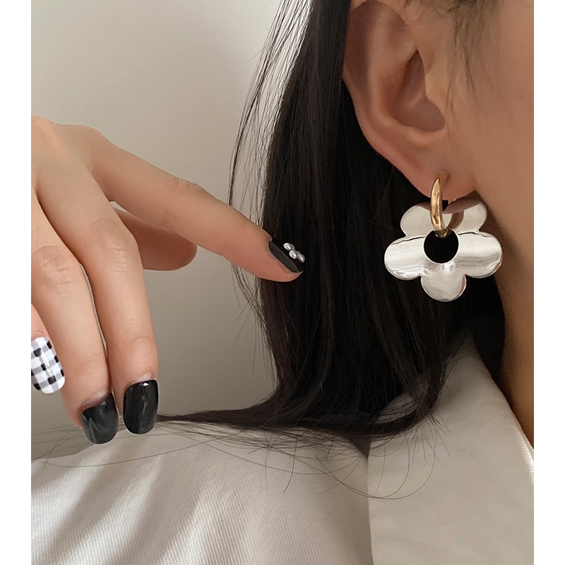 Khuyên Tai Kim Loại Cao Cấp Phong Cách Âu Mỹ ins Hình Hoa Tương Phản Cho Nữ