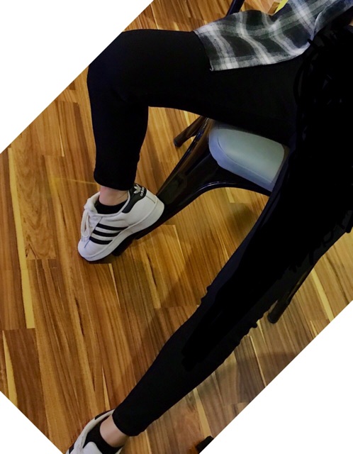 Quần jeans đen trắng dài lưng cao phom ôm