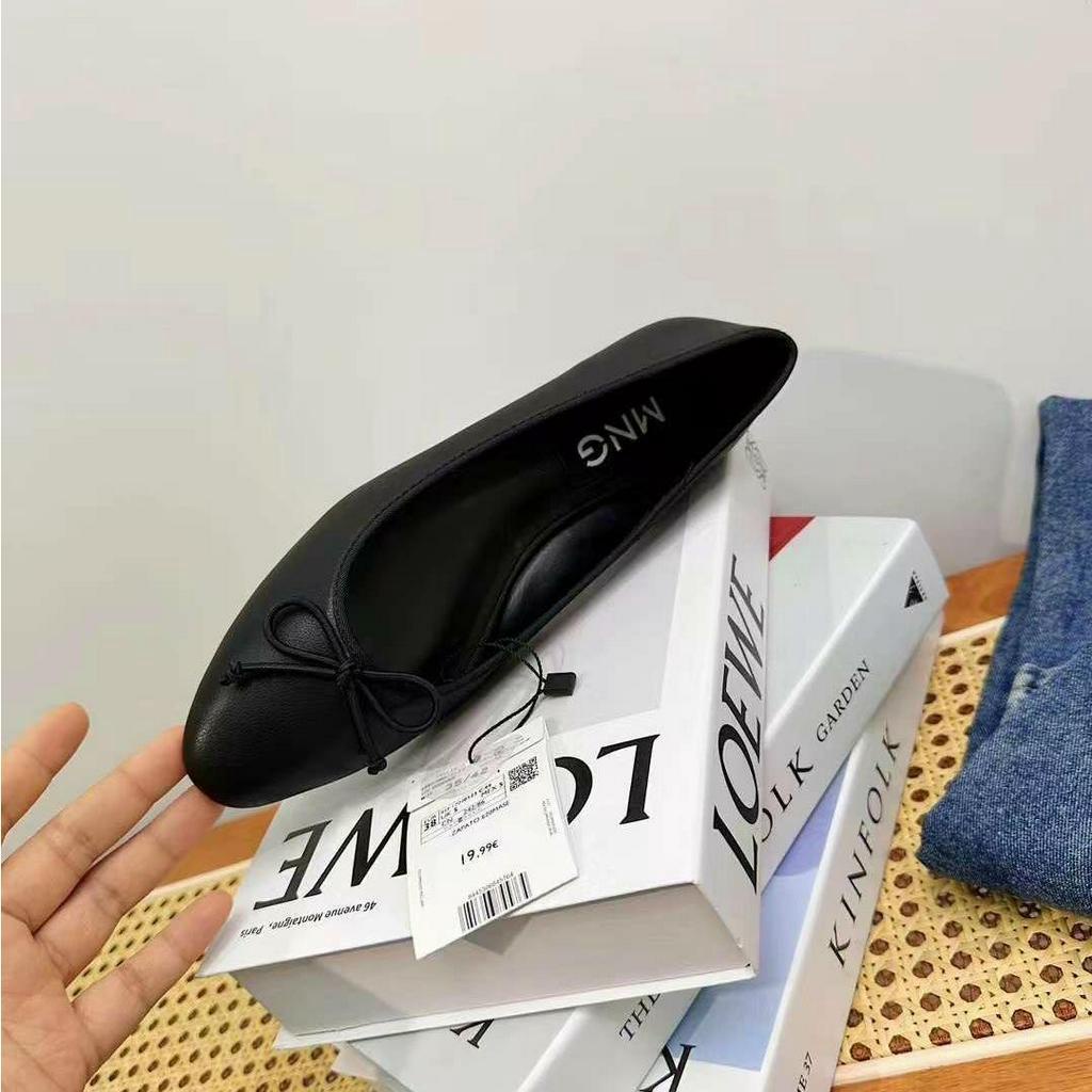Giày bệt búp bê nữ đính lơ MNG đế bệt mềm êm màu đen mũi nhọn MS2132