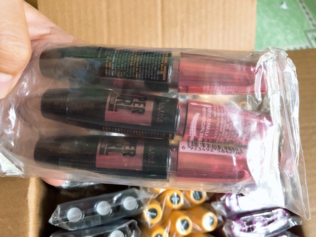 Mascara Maybeline Cong Mi ( Màu Đen) (Chính Hãng) | BigBuy360 - bigbuy360.vn