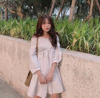 Đầm Bẹt vai xoè tay bồng