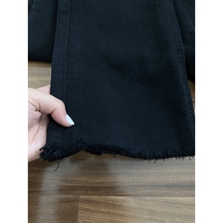 Jeans loe ngắn tua lai
