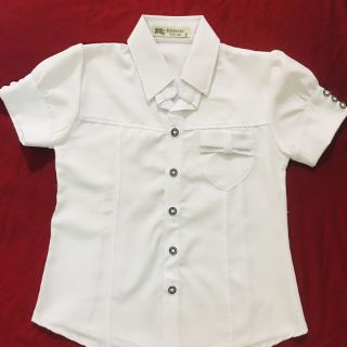 Áo trắng cho bé gái