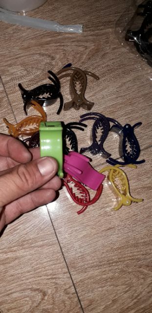 Set 6 cái cạp tóc bằng nhựa có 3 càng