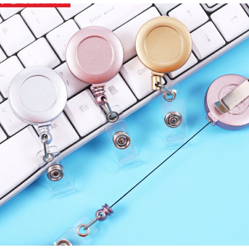 KẸP RÚT ĐEO THẺ BẢNG TÊN YOYO KIM LOẠI