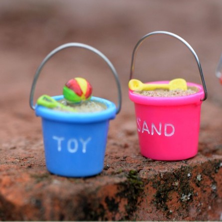 Charm (C100) slime/ Dụng Cụ Charm Trang Trí [Ko Keo &amp; Nút] Mô Hình Xô đi chơi biển (2.2x2.6 cm)