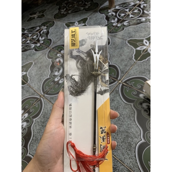 Móc khoá tam tiêm kích dương tiễn