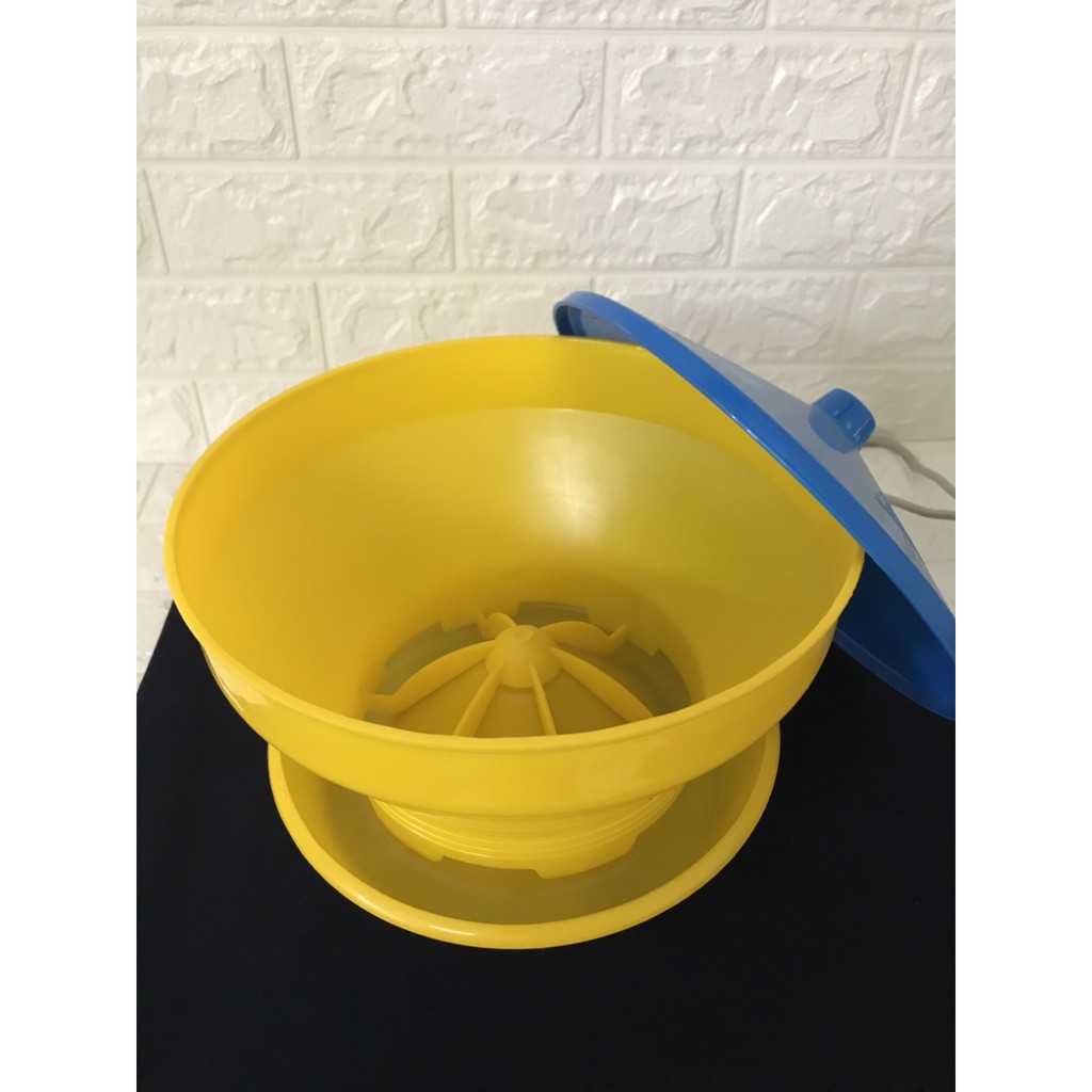 Máng tập ăn cho gà.