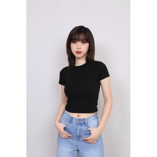 Áo crotop cổ tròn dáng ôm chất liệu co giãn phom basic không kén dáng