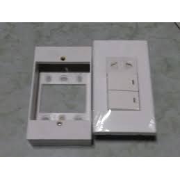 Bộ 2 công tắc + 1 Ổ cắm Panasonic Wide có đế nổi JYE.