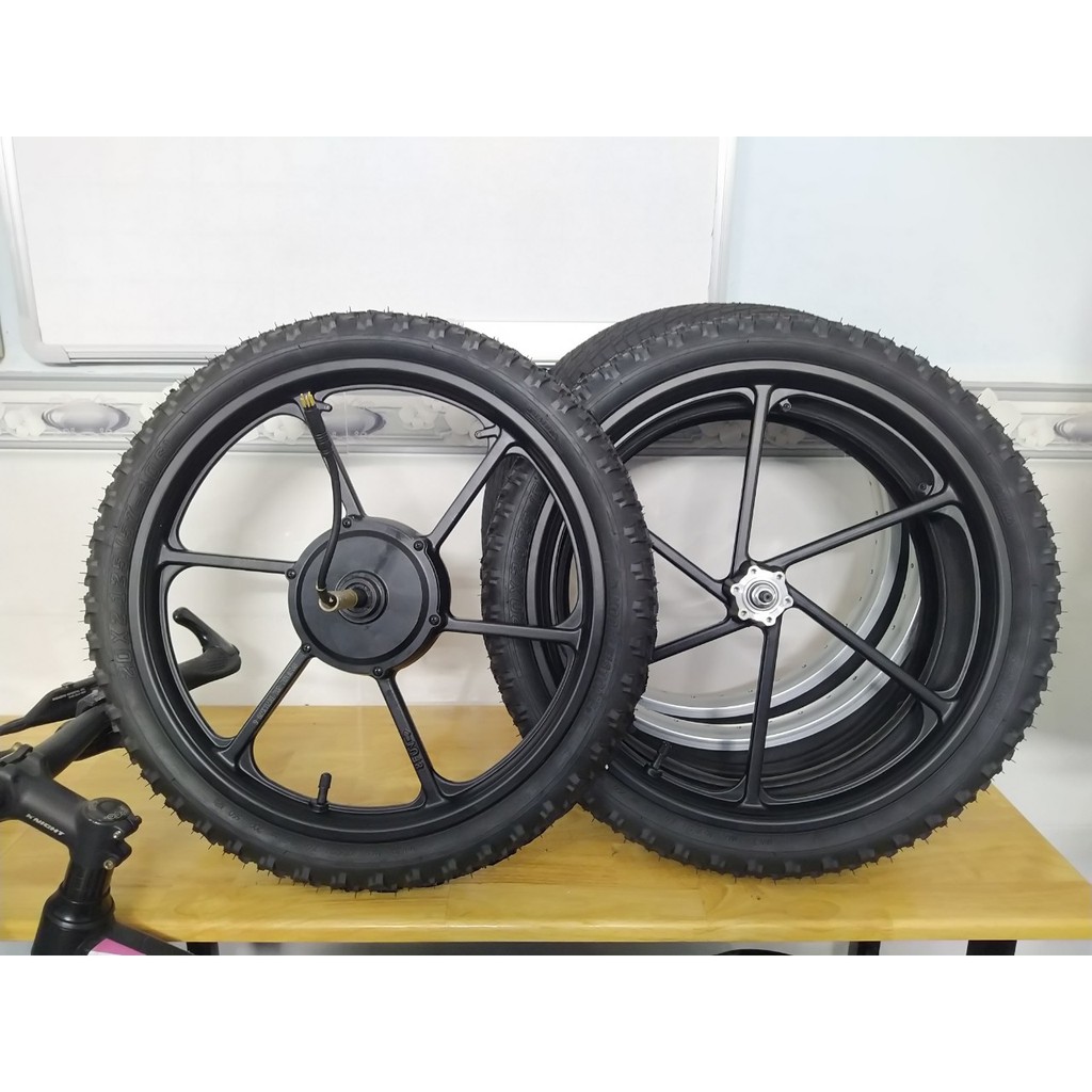 Thương hiệu 8FUN. Bộ vành đúc nguyên cặp trước sau đều lắp phanh đĩa. Vành sau liền mô tơ BLDC ko chổi than.
