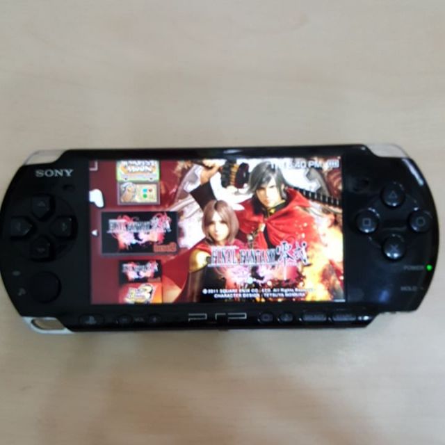 Máy game PSP 1000 hack màu đen trầy ít tặng thẻ game 8GB
