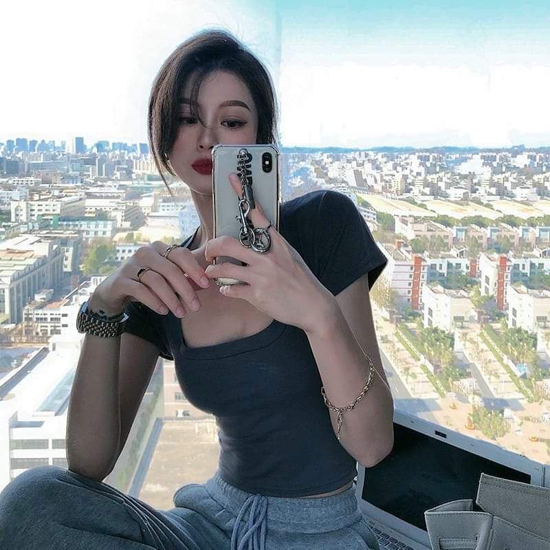 Áo phông cổ U trơn croptop