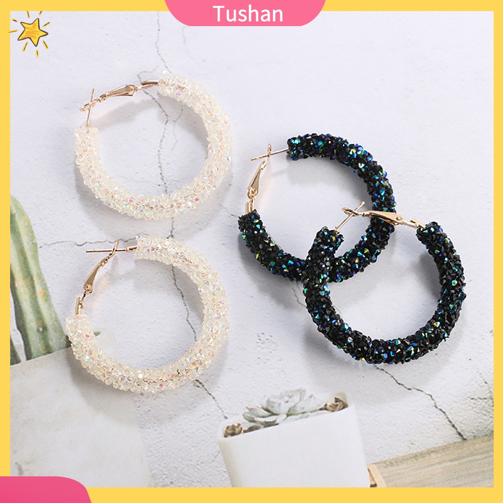 Khuyên tai dáng tròn phong cách thời trang tinh tế cho phái nữ