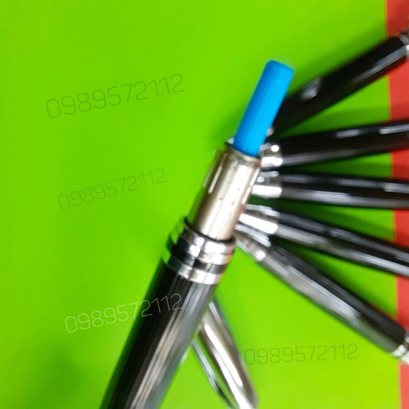 Bút bi xoay ngòi 0.7mm.