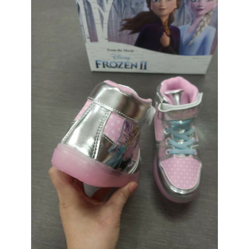 Giày thể thao cho bé