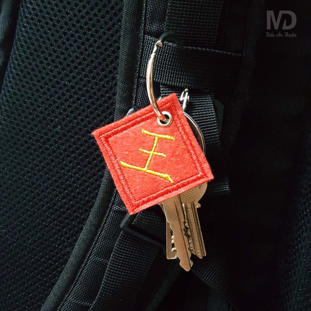 Móc treo chìa khóa vải thêu độc đáo - Chữ Vương - Chữ nôm