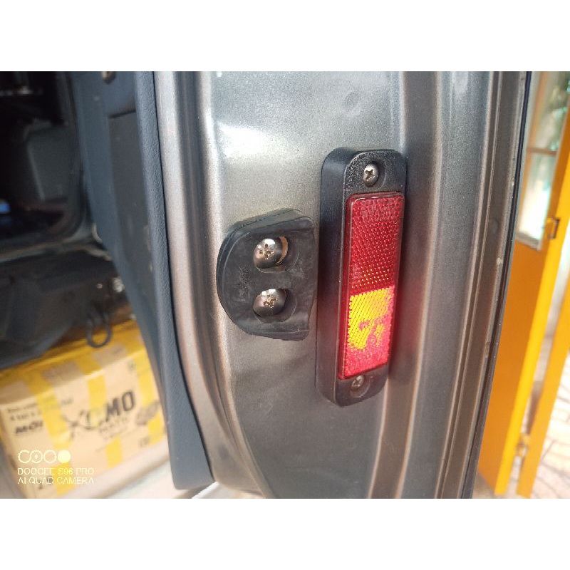 Cao su giảm chấn cửa sau  Pajero V31 V32 V33 V43 V45 V46 V73 V93 MB893757