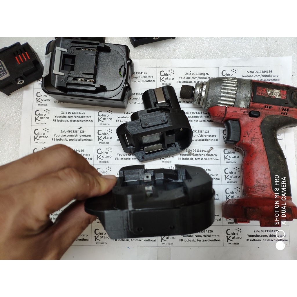 Đế chuyển chân khoan, vit Makita 12V dạng đút với lẫy 2 bên sang dùng hộp pin cài Makita