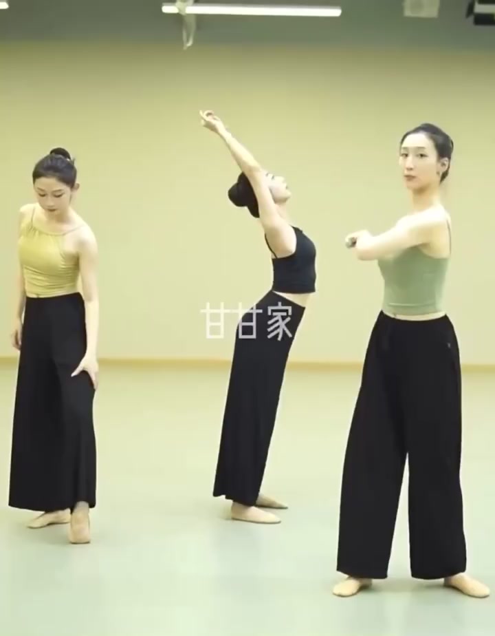 [CHÍNH HÃNG] Ao Bra Nữ 2 Dây Cổ Yếm Sexy Dáng Lửng Chất Thun Lạnh Kèm Mút Đệm Ngực mã 616 NTH_00A20 | BigBuy360 - bigbuy360.vn