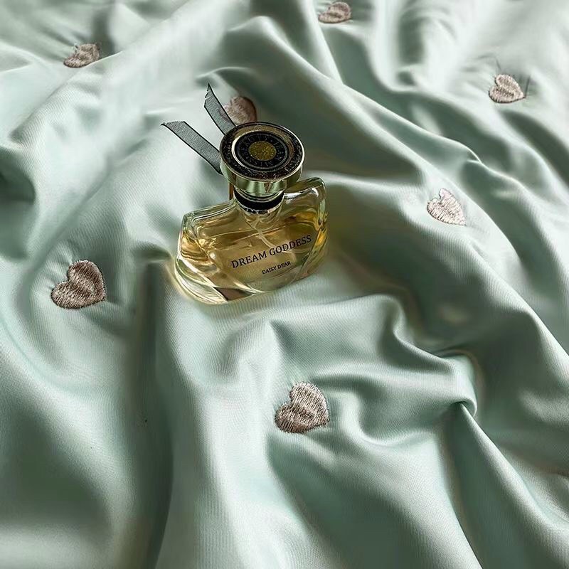 Chăn Lụa thêu tim siêu mềm mát, đáng yêu nhập khẩu loại 1