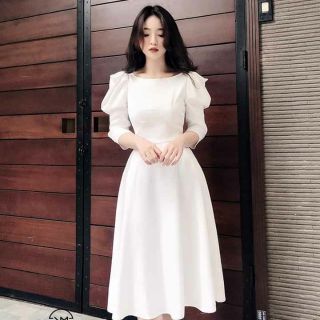 Đầm thiết kế tay bồng cổ thuyền