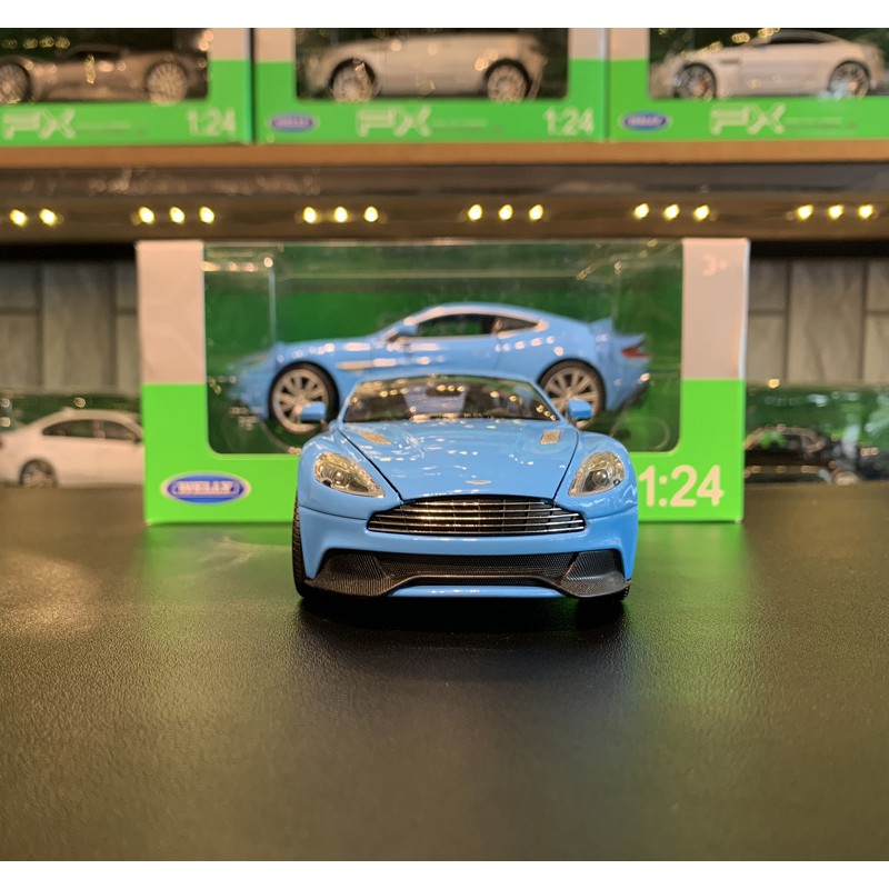 Mô hình trưng bày xe Aston Martin Vanquish tỉ lệ 1:24 Welly màu xanh