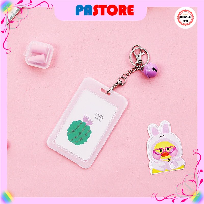 Thẻ đeo bảng tên, thẻ nhân viên, thẻ học sinh kèm móc khóa nhựa PVC trong suốt, bền, tiện dụng.