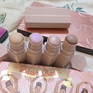 Thỏi Match stick Fenty nền và khối