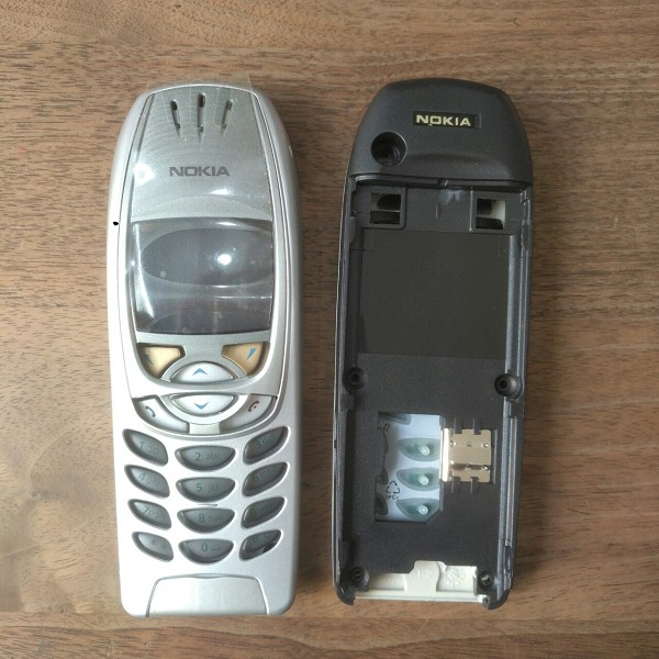 Vỏ Nokia 6310 ( có sườn - có phím )