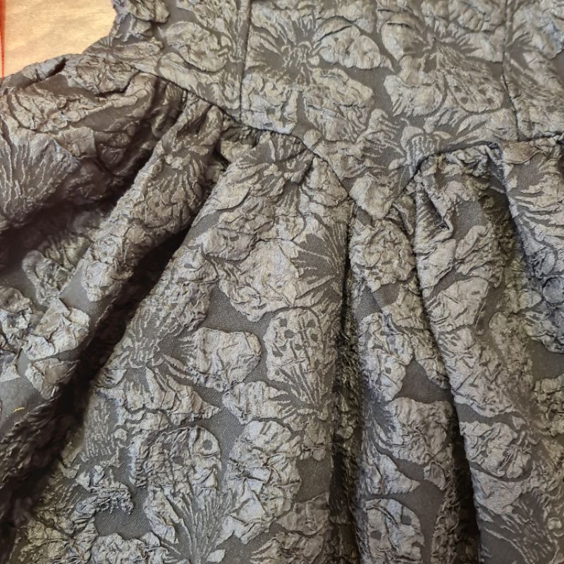 Váy cúp ngực ngắn tay gấm xốp dáng xòe | BigBuy360 - bigbuy360.vn