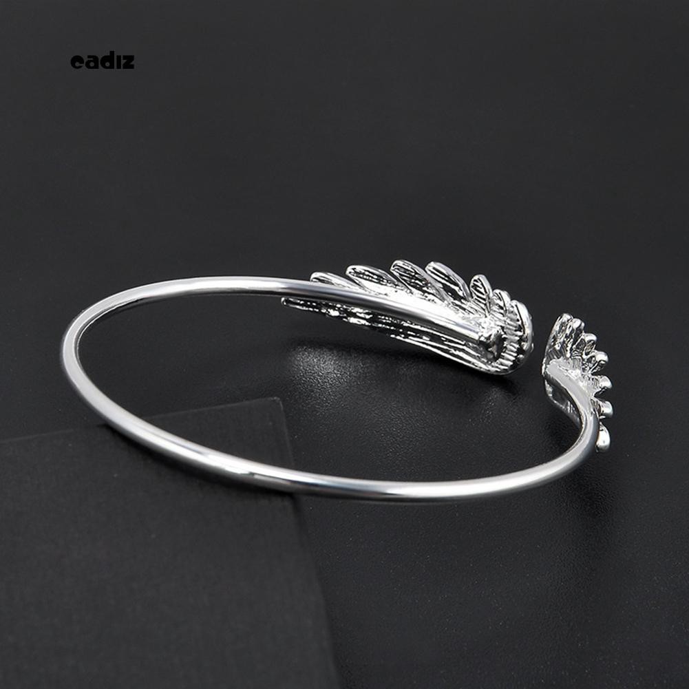 Vòng tay mặt hình cánh thiên thần đính đá