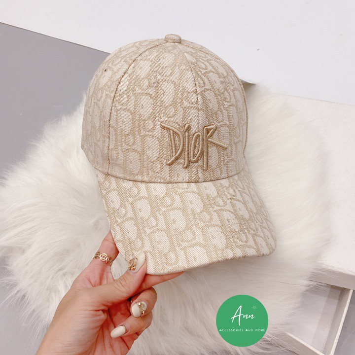 RẺ VÔ ĐỊCH Mũ Lưỡi Trai Dior Họa Tiết Ấn Tượng, Thêu Chữ Vàng Nổi 3D, Kaki 100% Cotton, Phom Mũ Căng Chuẩn Hàng Xuất