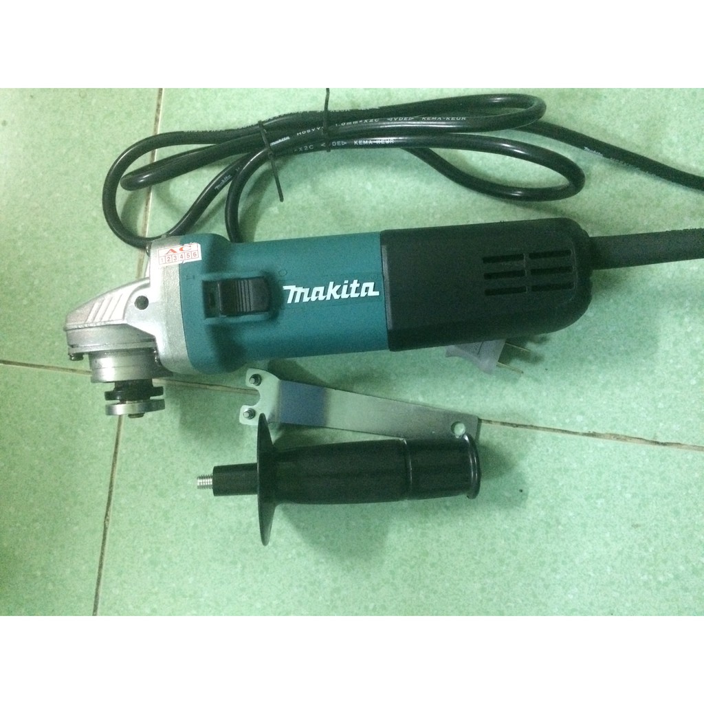 MÁY MÀI MAKITA 9556HN   100mm  bh 1 tháng_công tắc bên cạnh