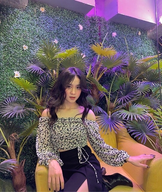 Áo croptop hoa tay dài rút dây 2 bên