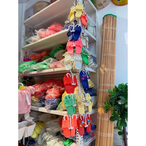 Dép tổ ong có stiker dễ thương cho bé