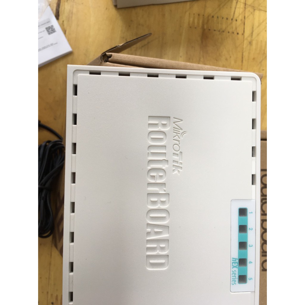 Thiết bị cân bằng tải hàng chính hãng Mikrotik RouterBOARD hEX 5 Ports Router Gigabit PoE thumbnail