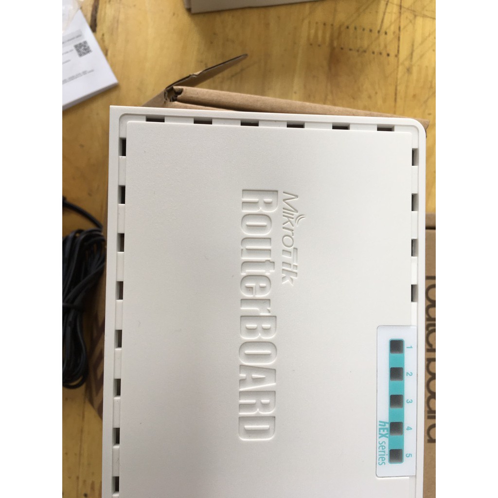 Thiết bị cân bằng tải hàng chính hãng Mikrotik RouterBOARD hEX 5 Ports Router Gigabit PoE - RB750Gr3